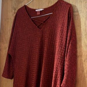 NYGÅRD Rust Textured Top - V-Neck Plus Size